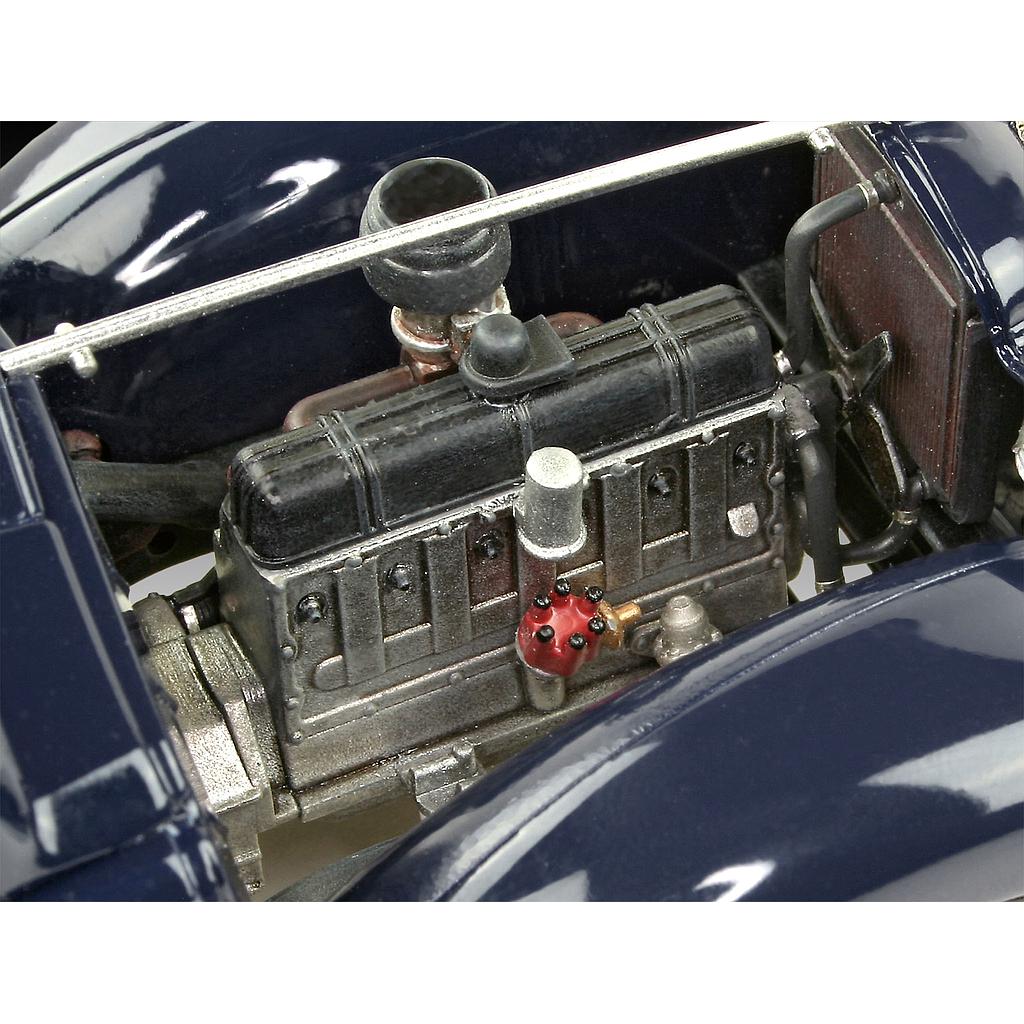 Revell Luxury Class Car Admiral Saloon 1:24