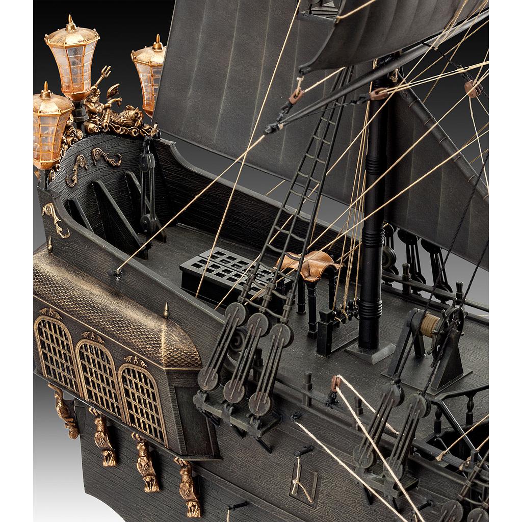 Revell Black Pearl 1:72
