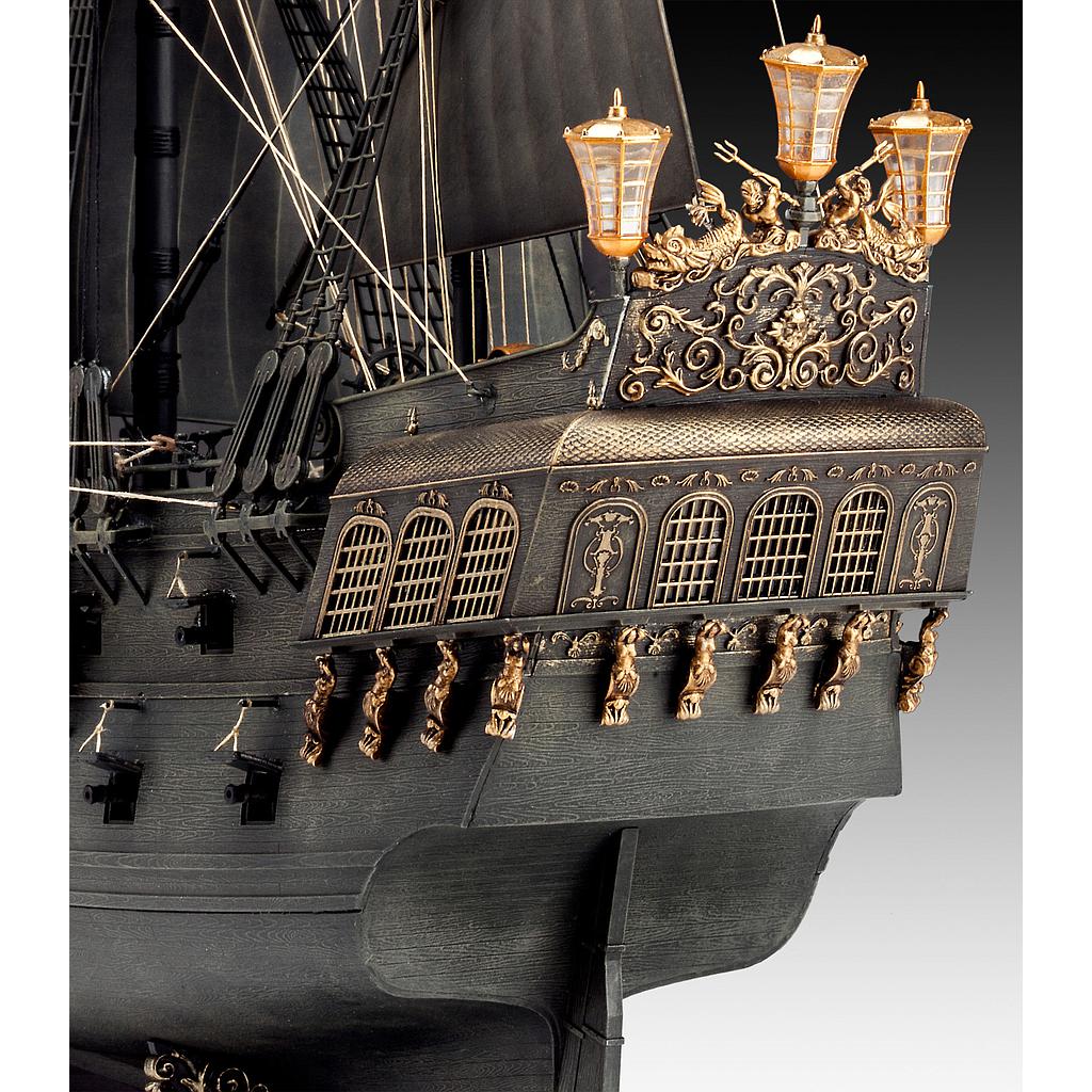 Revell Black Pearl 1:72