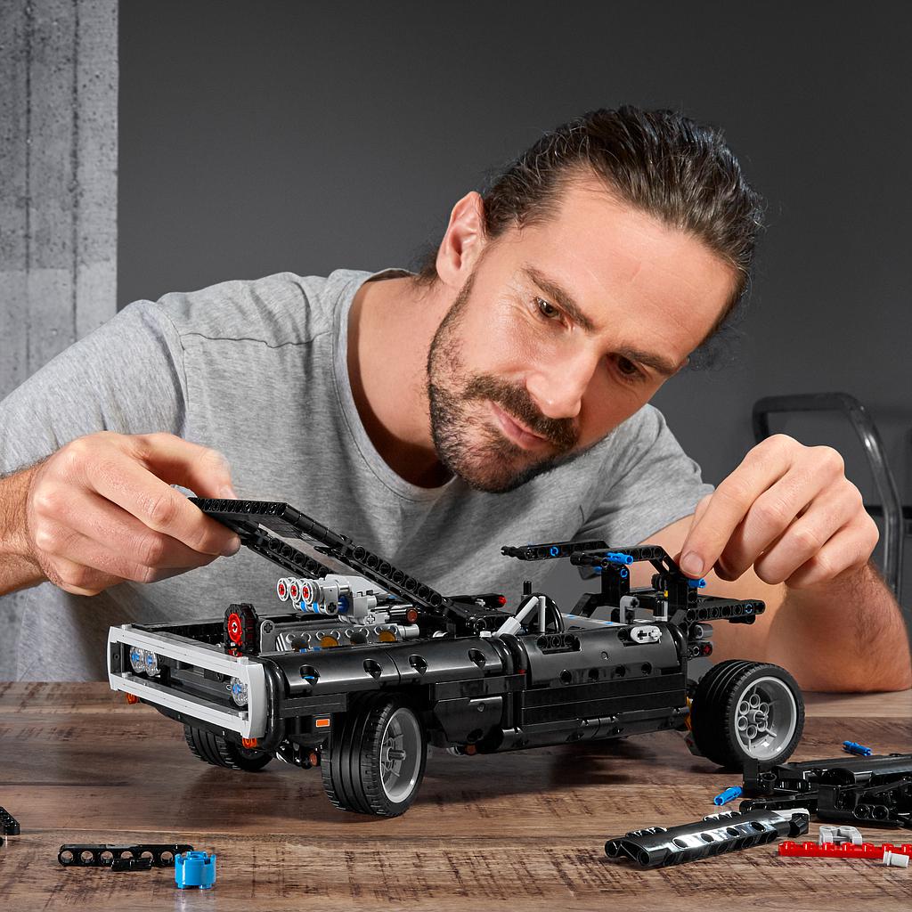 lego_technic_42111L_3