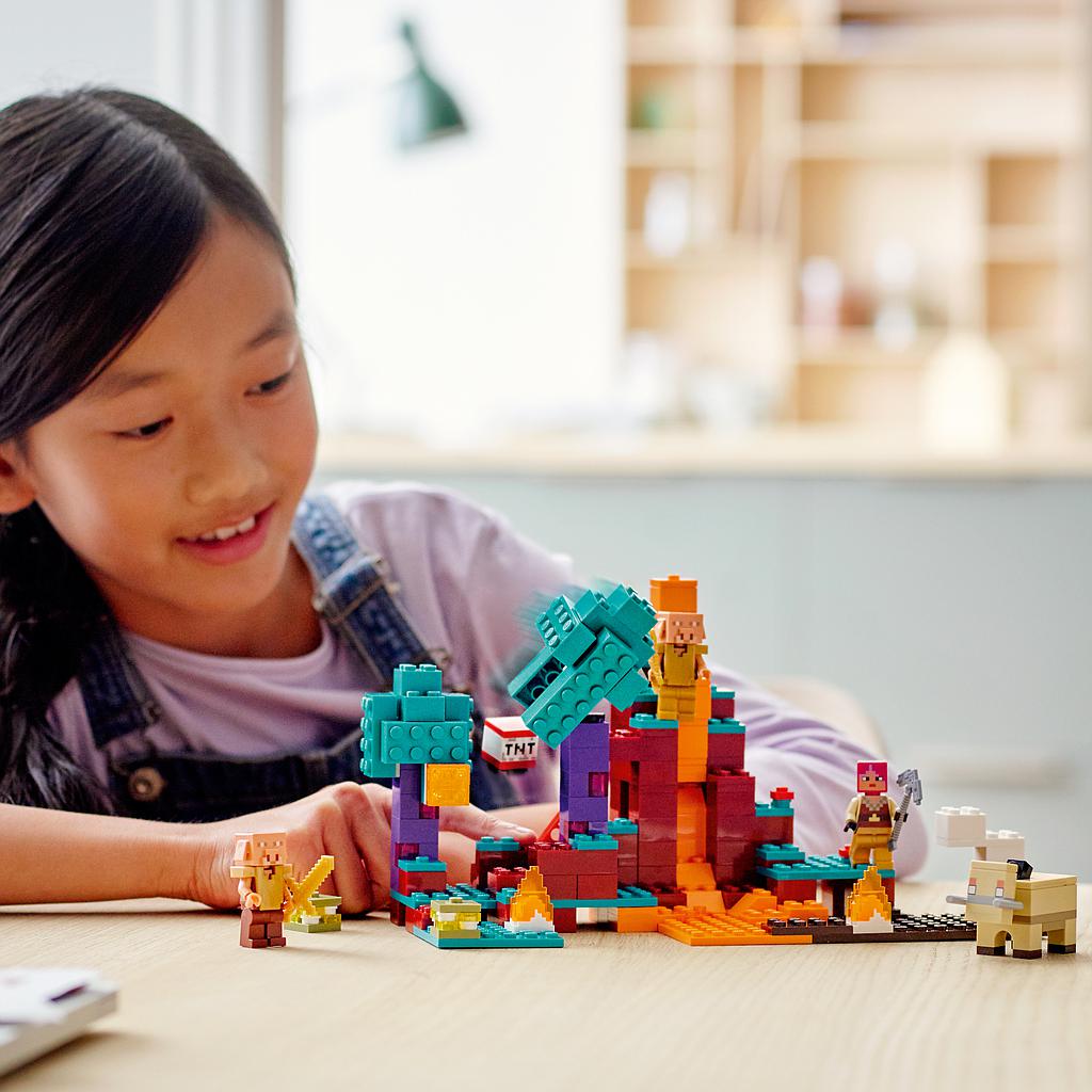 LEGO Minecraft Väändunud mets