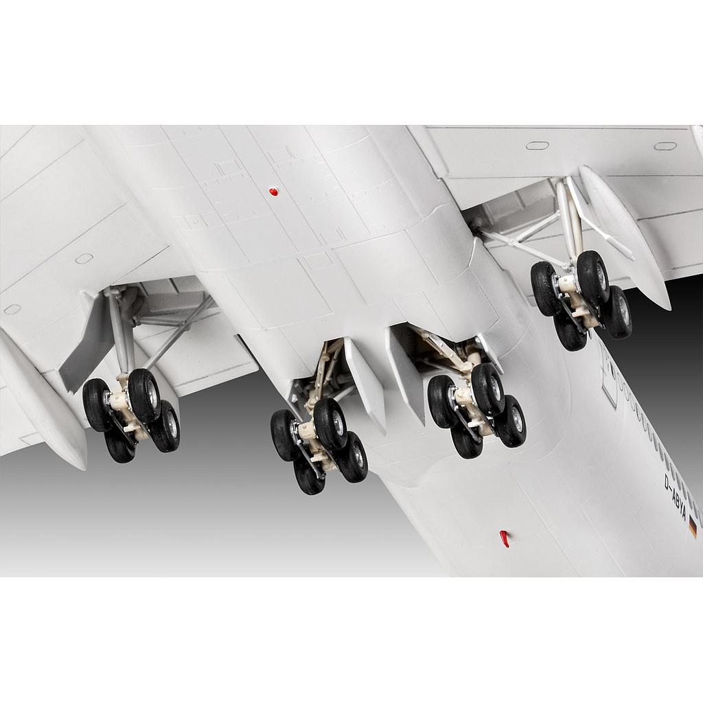 Revell Boeing 747-8 Lufthansa 