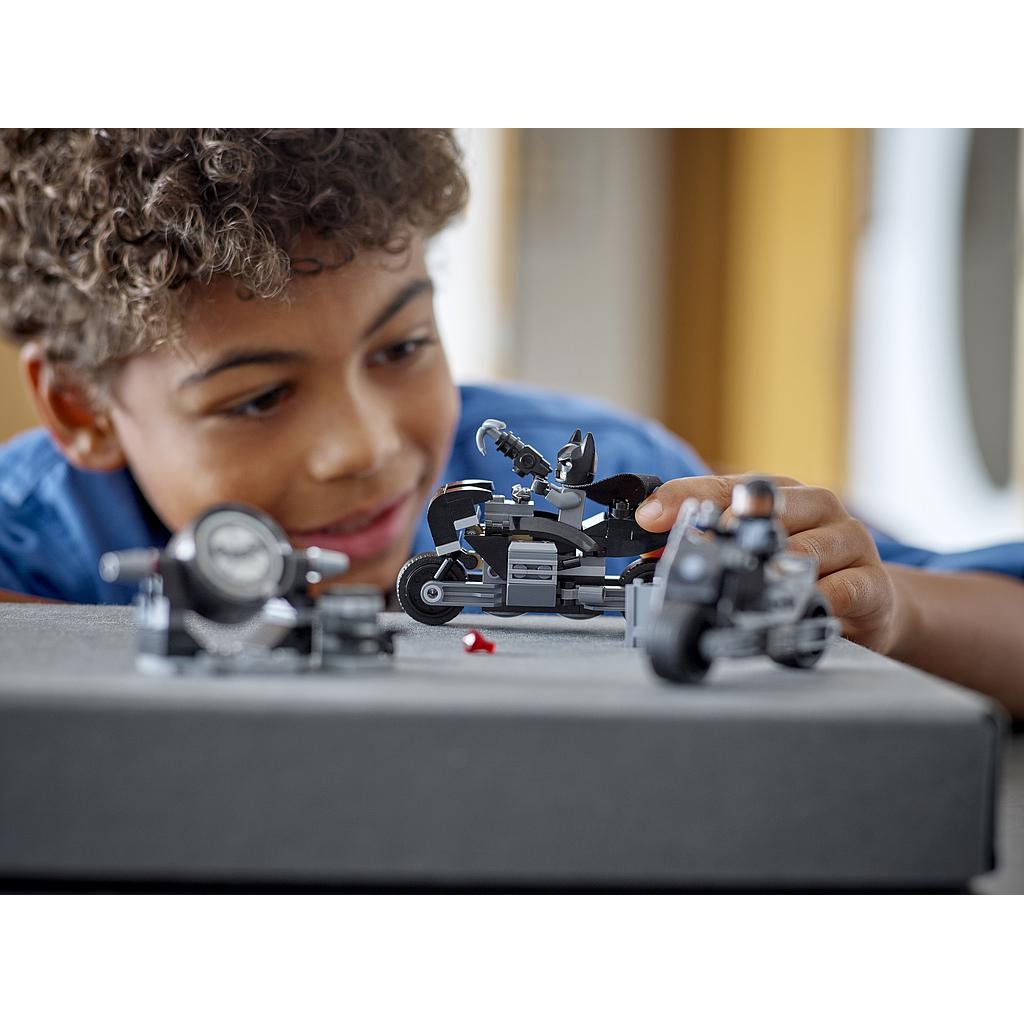 LEGO Super Heroes Batman ja Selina Kyle tagaajamine mootorrattal