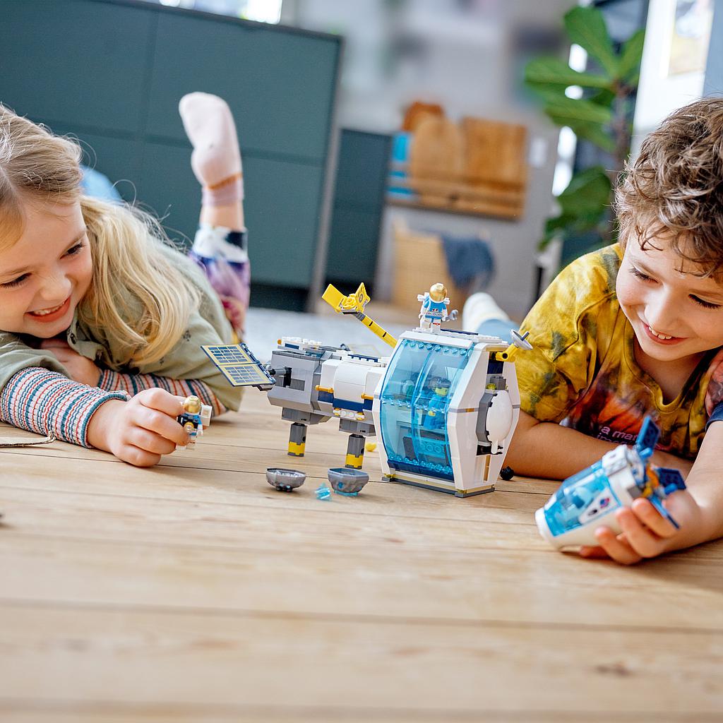 lego_city_kuu_orbitaaljaam_60349L_6