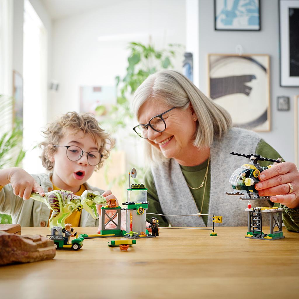 LEGO Jurassic World Dinosauruse T. rex põgenemine