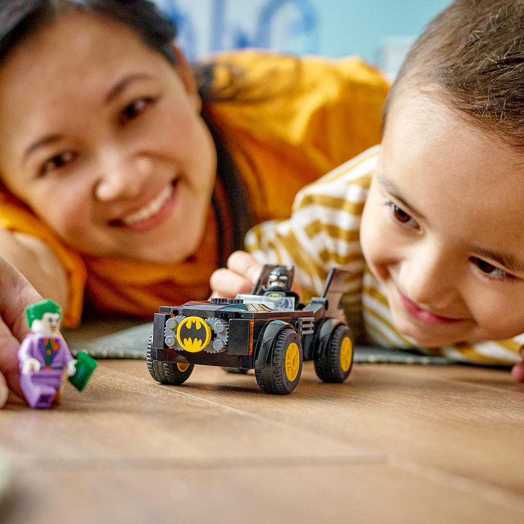 lego_super_heroes_batmobiili_tagaajamine:_batman_vs._jokker_76264L_5