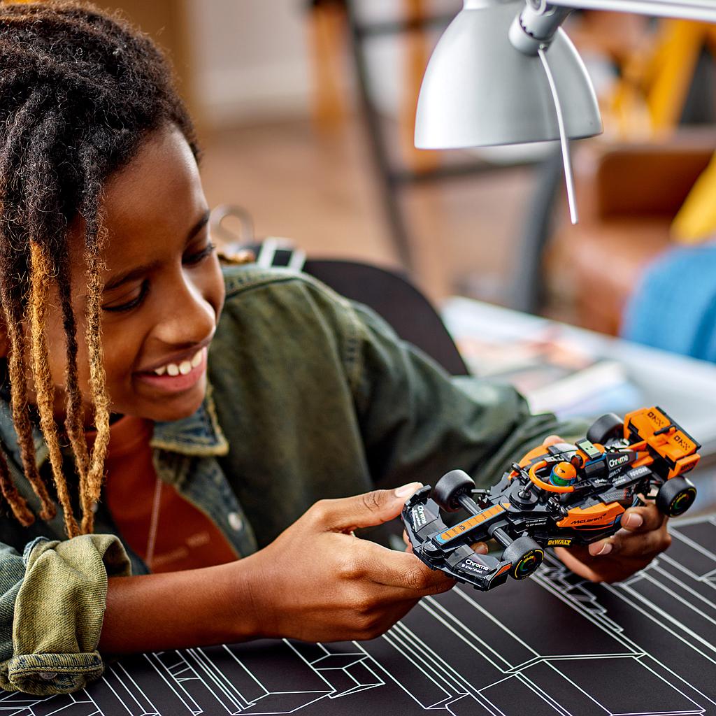 LEGO Speed ​​Champions 2023 McLaren vormel 1 võidusõiduauto