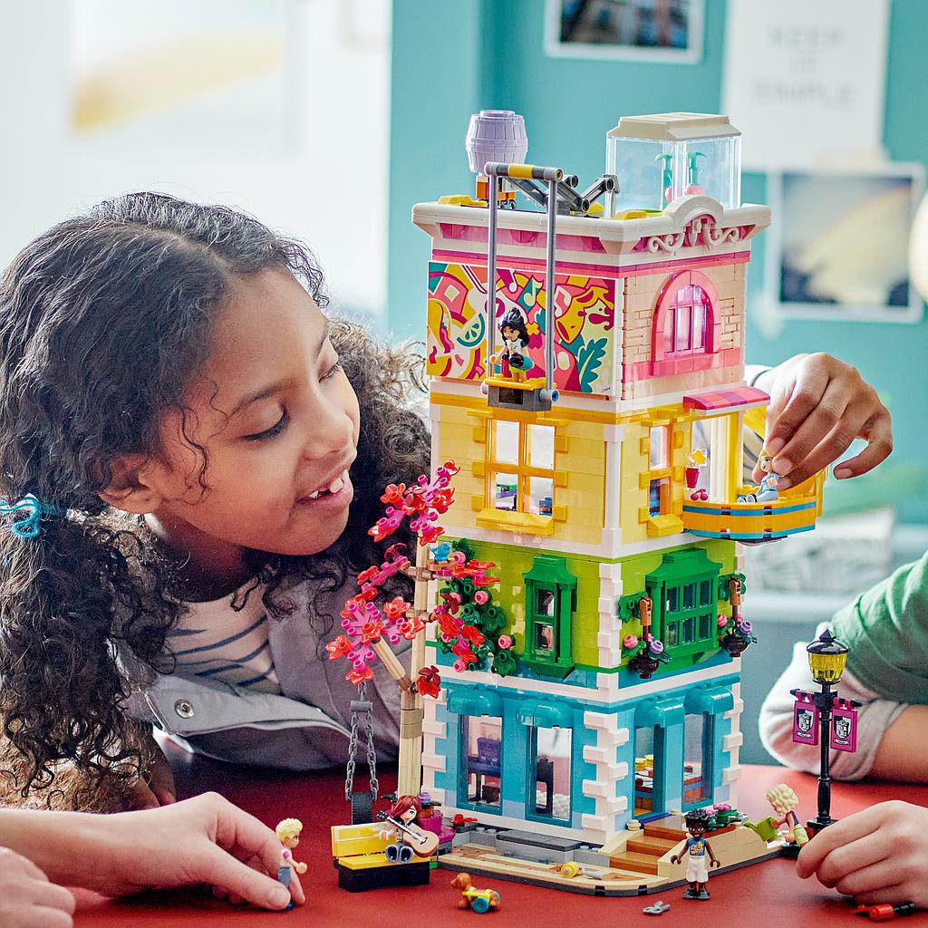 lego_friends_heartlake'i_linna_rahvamaja_41748L_5