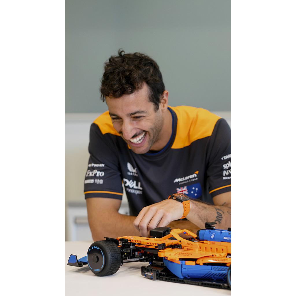 lego_technic_võidusõiduauto_formel_1_mclaren__42141L_6