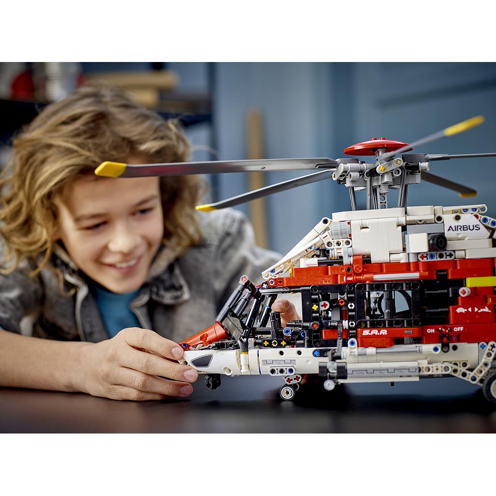 lego_technic_airbus_h175_päästehelikopter_42145L_2