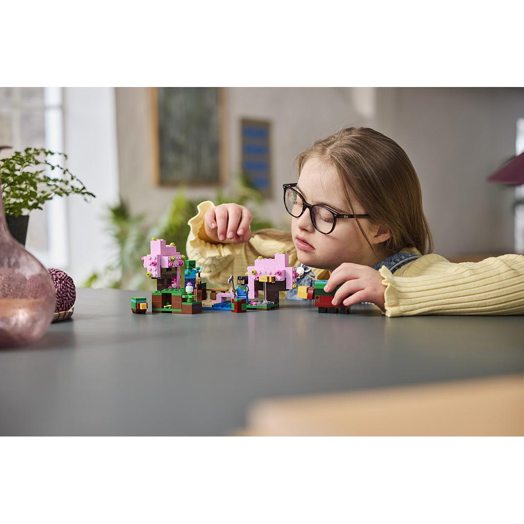 lego_minecraft_kirsiõites_aed_21260L_1