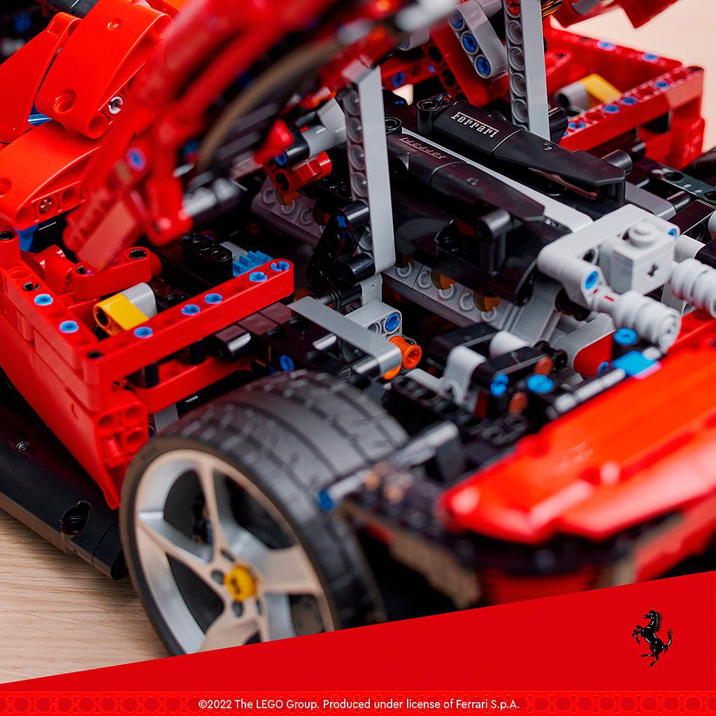lego_technic_ferrari_daytona_sp3_42143L_3
