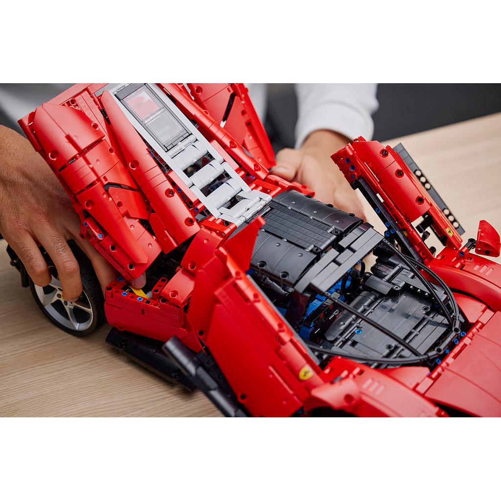 lego_technic_ferrari_daytona_sp3_42143L_4