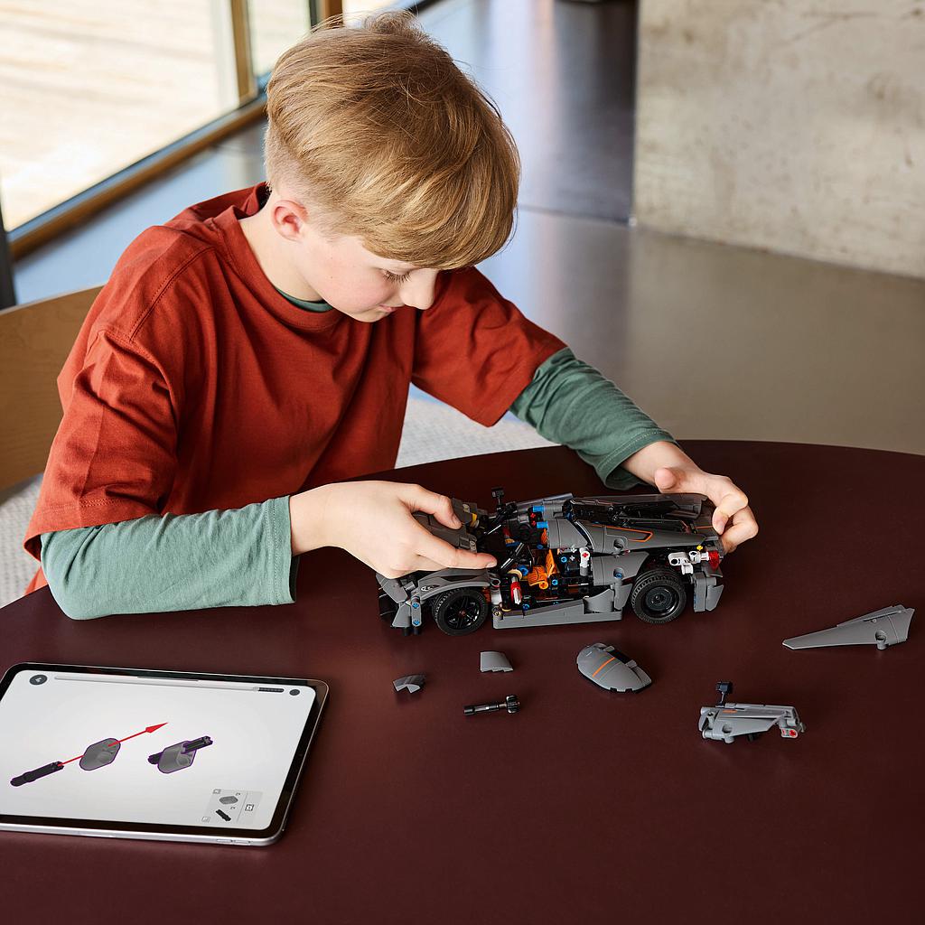 lego_technic_koenigsegg_jesko_absolut_grey_hypercar_42173L_2