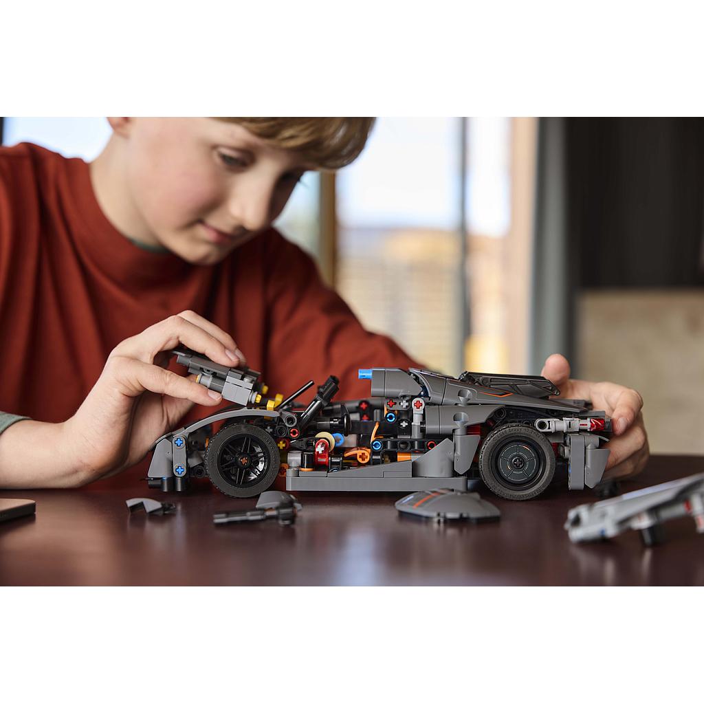 lego_technic_koenigsegg_jesko_absolut_grey_hypercar_42173L_6