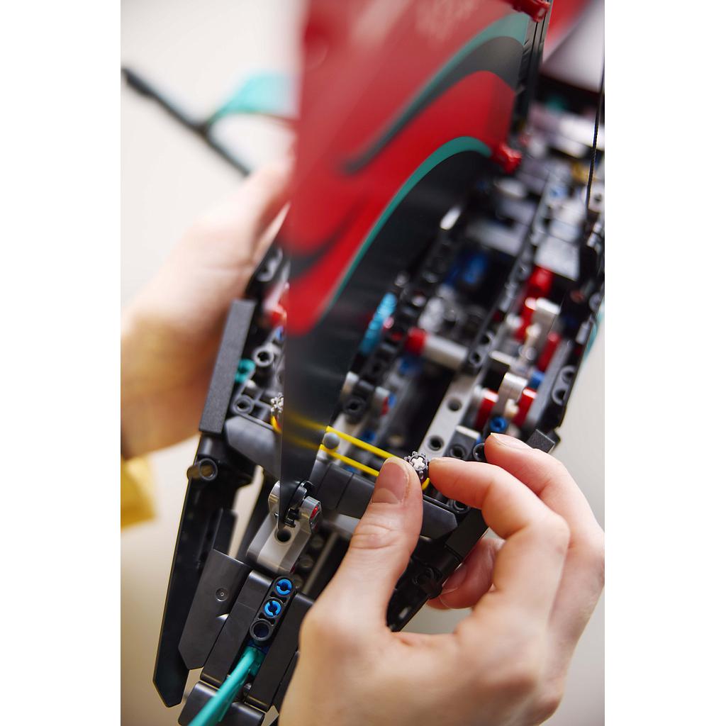 lego_technic_emirates_team_new_zealand_ac75_jaht_42174L_6