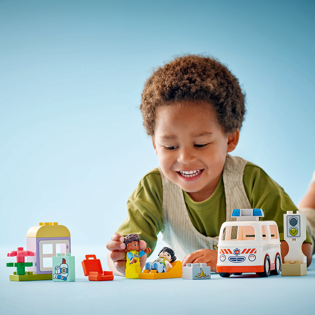 lego_duplo_kiirabiauto_ja_juht_10447L_3