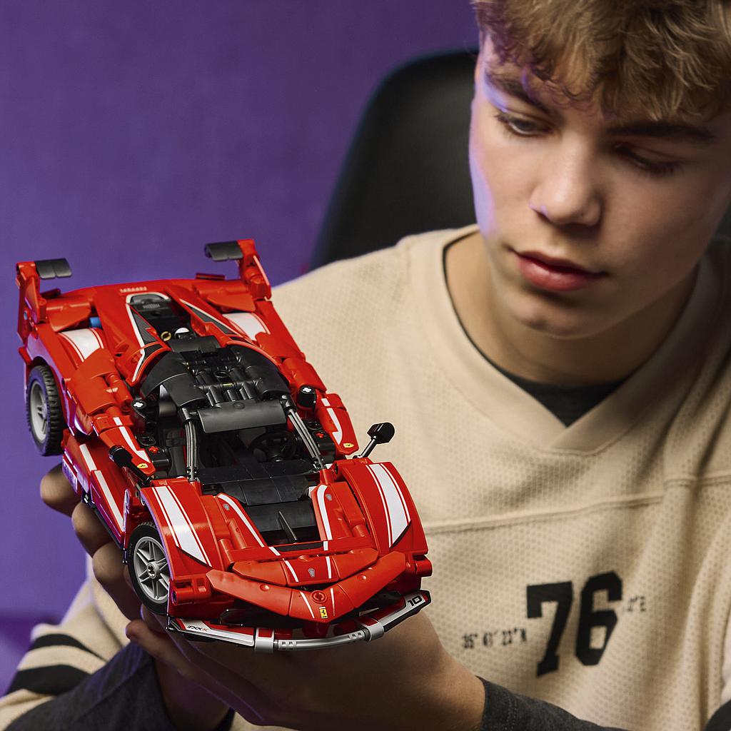 lego_technic_ferrari_fxx_k_42212L_2