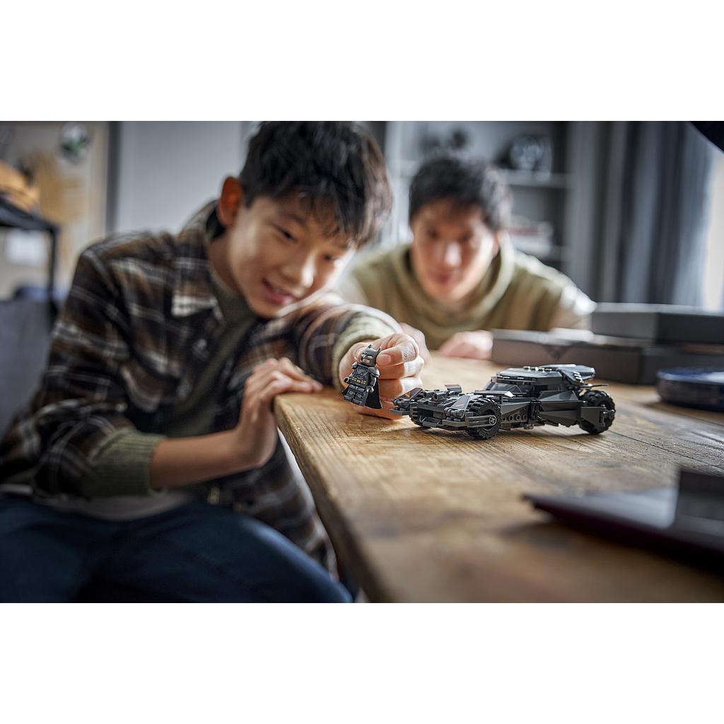 lego_super_heroes_batman_vs._superman_batmobiil_76331L_6