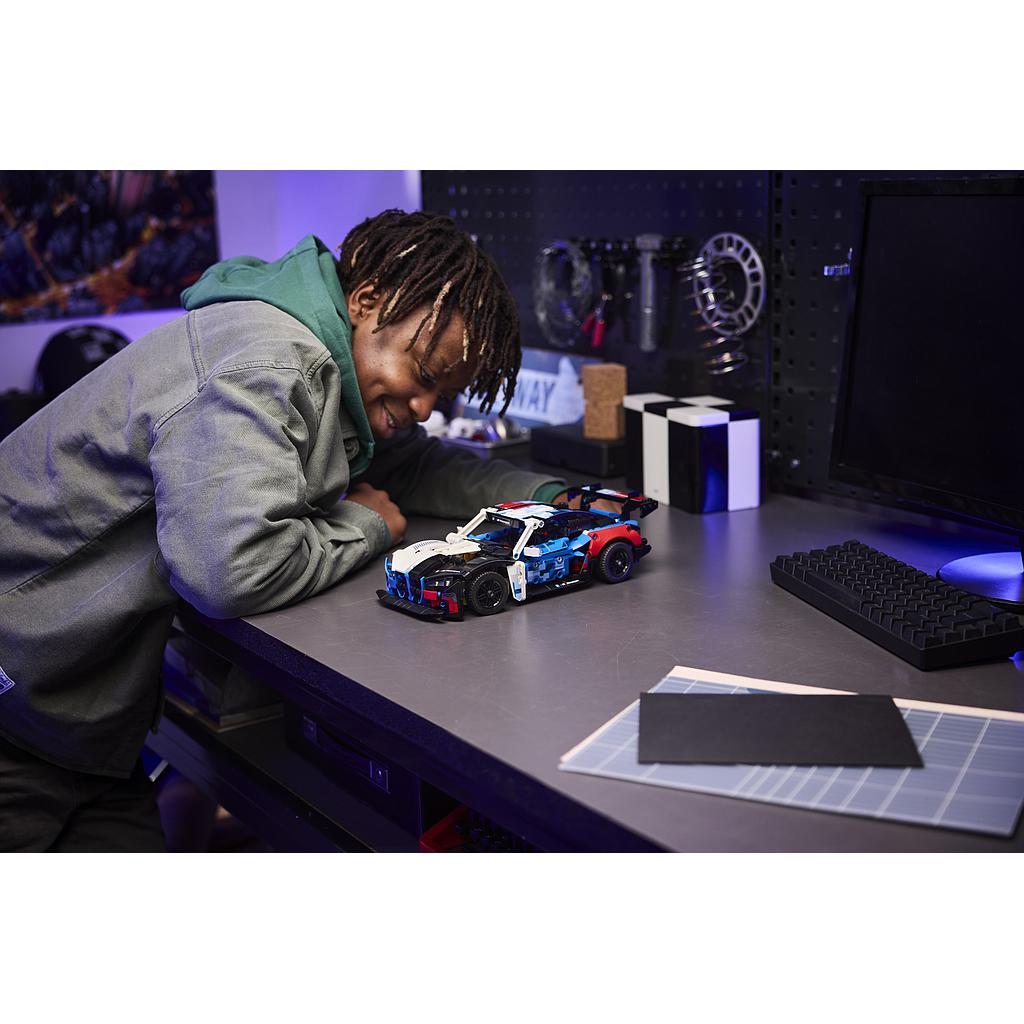 lego_technic_bmw_m4_gt3_evo_võidusõiduauto_42226L_8