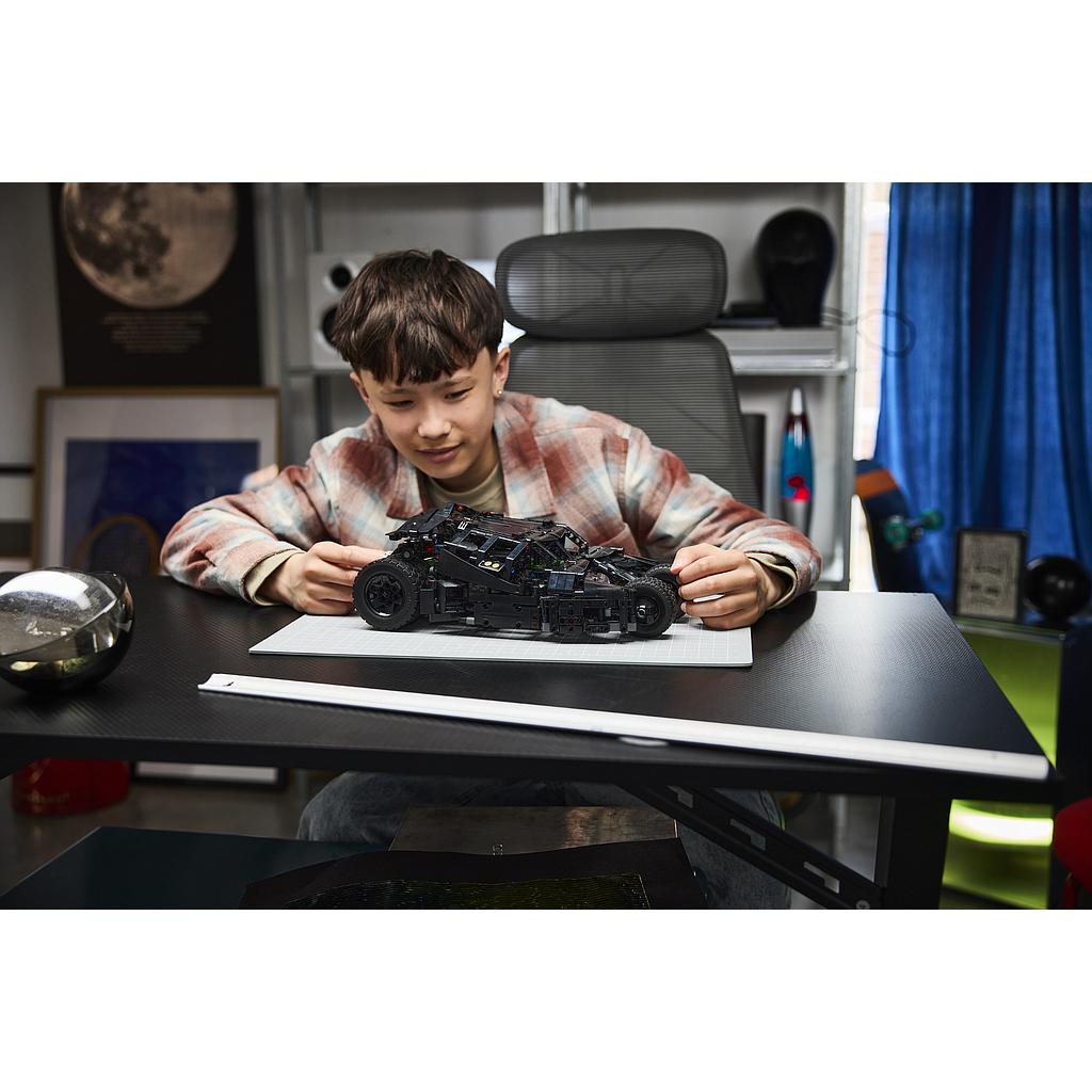 lego_technic_batmobile_tumbler_42239L_3