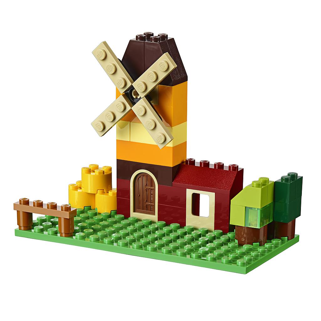 LEGO Classic Medium Creative Brick Box Insplay