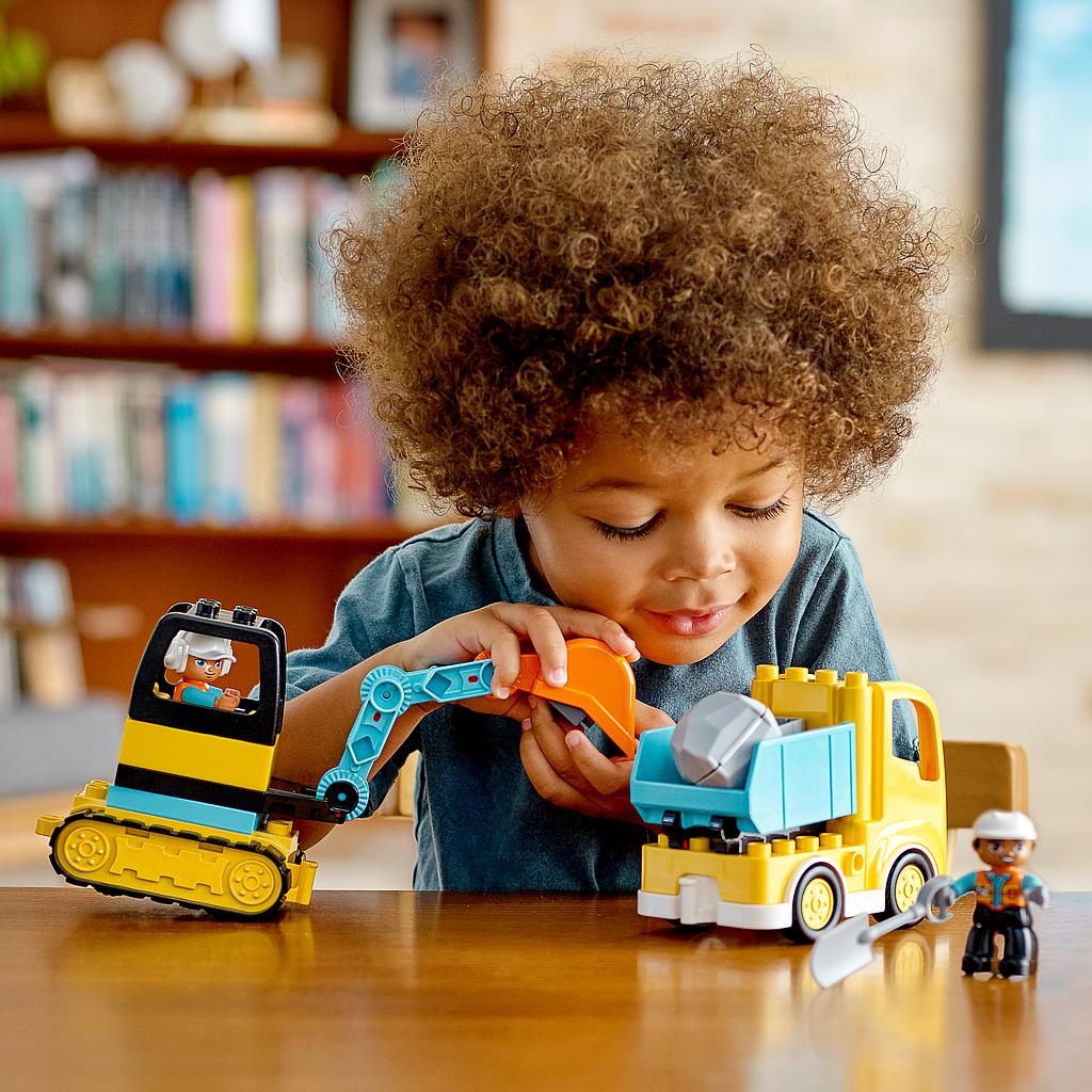 LEGO DUPLO Truck Tracked Excavator Insplay